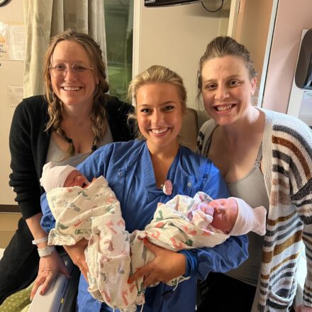 Sisters share incredible bond — and a delivery date